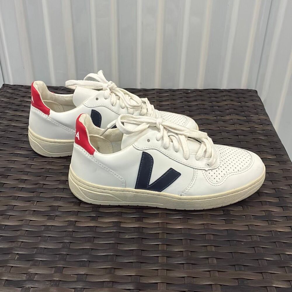 Veja sneakers women’s size 6